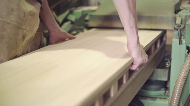 Video Reference N1: Table, Leg, Wood, Furniture, Hand, Room, Textile, Bed