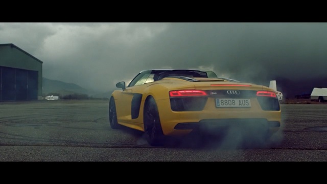 Video Reference N2: Land vehicle, Vehicle, Car, Automotive design, Supercar, Sports car, Coupé, Yellow, Performance car, Audi r8