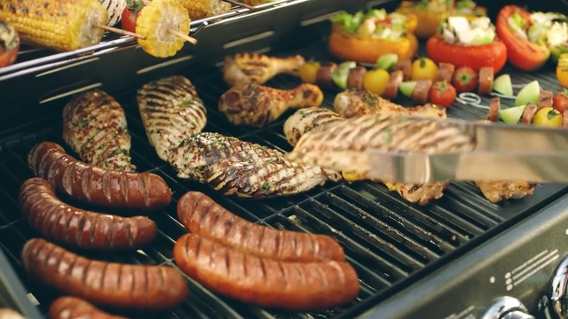 Video Reference N1: Barbecue, Cuisine, Food, Barbecue grill, Grilling, Dish, Grillades, Outdoor grill, Meat, Bratwurst