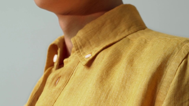 Video Reference N6: Shoulder, Clothing, Neck, Yellow, Outerwear, Beige, Joint, Sleeve, Jacket, Textile