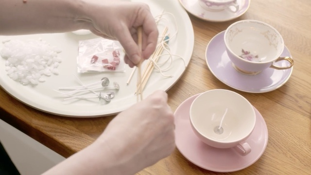 Video Reference N1: Saucer, Dishware, Teacup, Tableware, Plate, Porcelain, Cup, Serveware, Hand, Cup