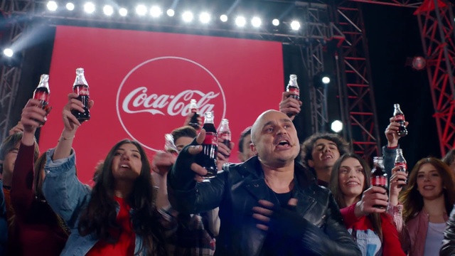 Video Reference N4: Coca-cola, Cola, Red, Carbonated soft drinks, Product, Drink, Soft drink, Coca, Event, Crowd