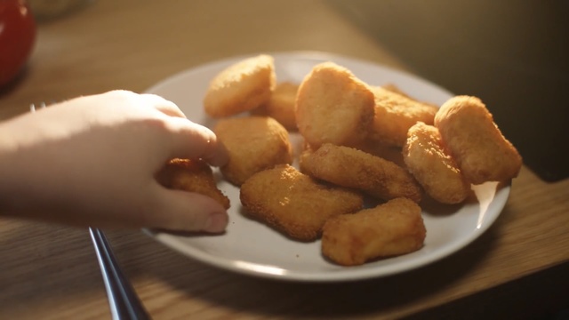 Video Reference N2: fried food, chicken nugget, dish, fast food, food, cuisine, frying, side dish, junk food, patatas bravas