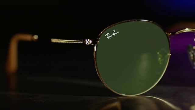 Video Reference N3: Eyewear, Sunglasses, Glasses, Green, Transparent material, Personal protective equipment, aviator sunglass, Light, Vision care, Still life photography