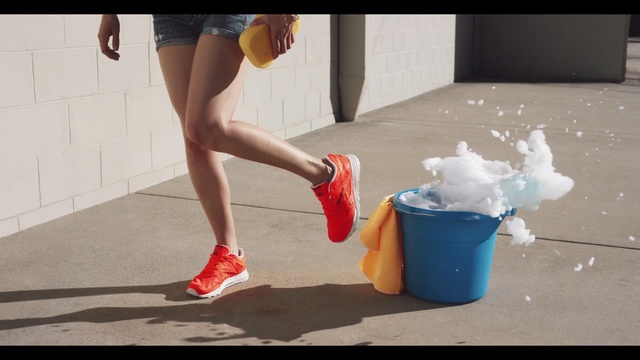 Video Reference N0: footwear, red, shoe, leg, human leg, joint, recreation, outdoor shoe, fun, foot, Person
