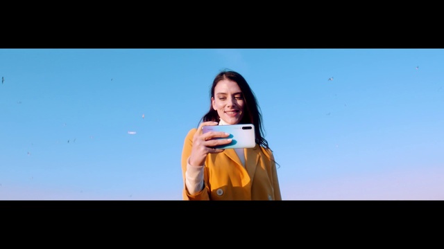Video Reference N3: Photograph, Facial expression, Yellow, Orange, Sky, Smile, Beauty, Snapshot, Happy, Fun