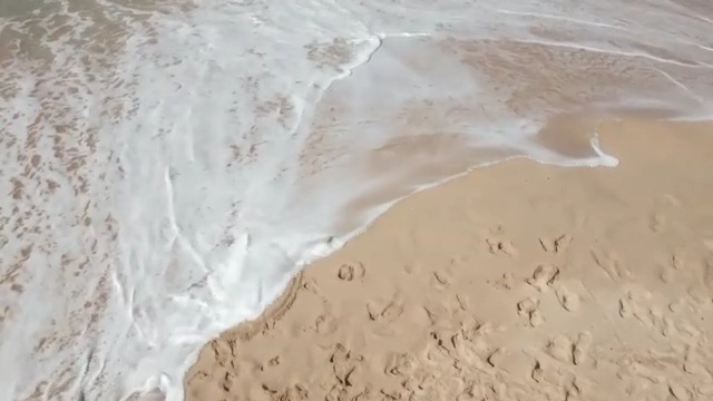 Video Reference N6: sand, geological phenomenon, sky, geology, water, dust, landscape, aeolian landform