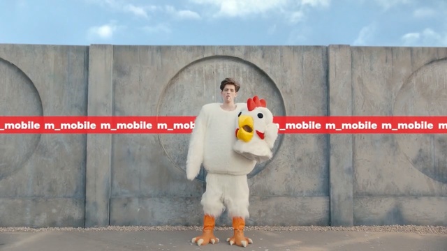 Video Reference N8: Chicken, Rooster, Animation, Costume, Advertising, Mascot, Photo caption, Poultry, Livestock, Fur