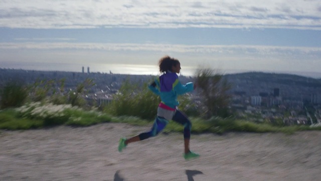 Video Reference N0: Running, Fun, Recreation, Sky, Jogging, Play, Landscape, Vacation, Cloud, Hill, Person