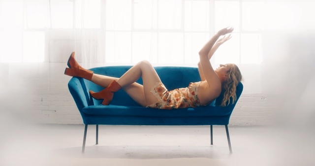Video Reference N2: Blue, Leg, Red, Furniture, Human leg, Blond, Couch, Thigh, Joint, Sitting, Woman, Indoor, Person, Lady, Young, Laying, Girl, Table, Room, Holding, Green, Water, Bench, White, Bed, Kitchen, Wall, Swimwear, Legs, Fashion, Seat, Clothing, Lingerie, Nude