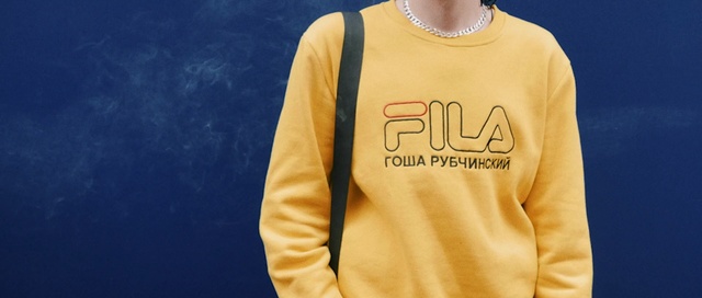 Video Reference N2: Clothing, Yellow, T-shirt, Sleeve, Font, Outerwear, Long-sleeved t-shirt, Cool, Top, Sweatshirt, Person