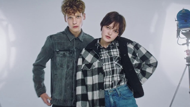 Video Reference N0: Plaid, Clothing, Jacket, Tartan, Denim, Jeans, Outerwear, Cool, Pattern, Sleeve