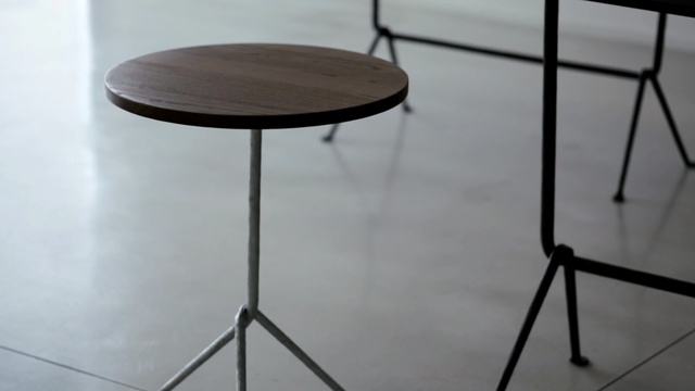 Video Reference N0: Furniture, Bar stool, Table, Iron, Stool, Chair, Material property, Metal, Floor