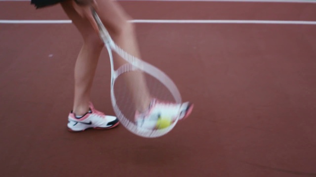 Video Reference N0: Tennis, Tennis player, Leg, Racket, Human leg, Footwear, Shoe, Racquet sport, Tennis ball, Thigh