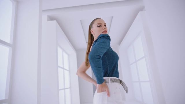 Video Reference N7: White, Blue, Shoulder, Clothing, Beauty, Fashion, Denim, Outerwear, Joint, Jeans