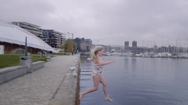 Video Reference N1: Photograph, Water, Leg, Fun, Vacation, Waterway, Photography, Architecture, Barefoot, City