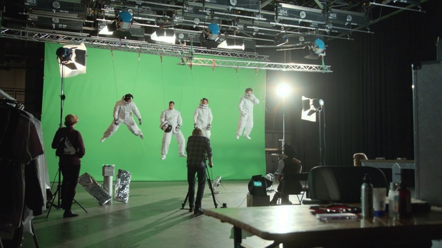 Video Reference N2: Green, Stage, Film studio, Performance, Fashion, Stage equipment, Technology, Electronics, Design, Event, Person