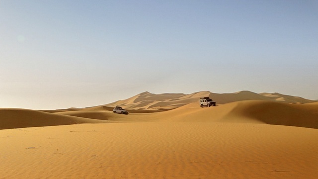 Video Reference N3: desert, erg, aeolian landform, singing sand, sahara, landscape, dune, sand, sky, ecoregion