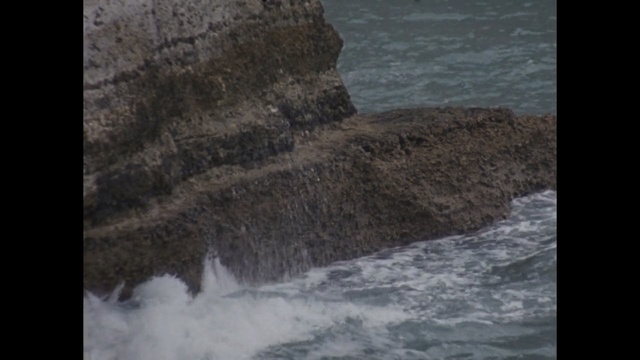 Video Reference N6: Wave, Body of water, Water, Cliff, Wind wave, Nature, Sea, Rock, Coast, Ocean