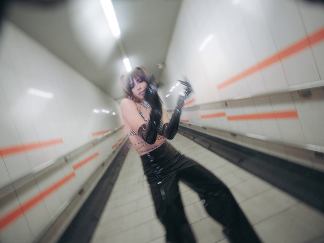 Video Reference N1: Transport, Skin, Snapshot, Fun, Leg, Photography, Metro station