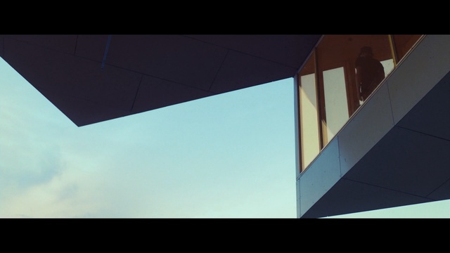 Video Reference N0: sky, blue, architecture, daytime, light, atmosphere, photography, cloud, line, daylighting
