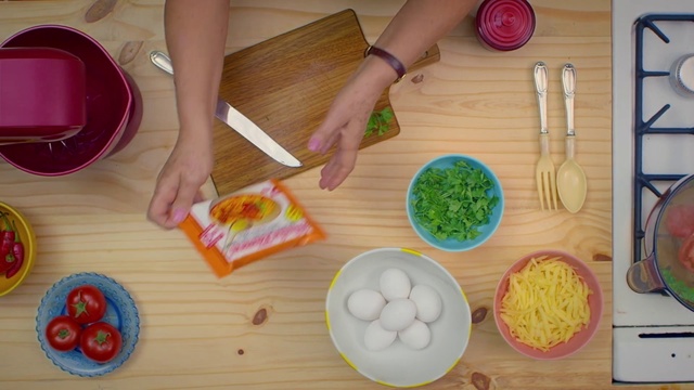 Video Reference N3: Play, Food, Cuisine, Toddler, Dish, Comfort food, Play-doh, Recipe, Child, Meal