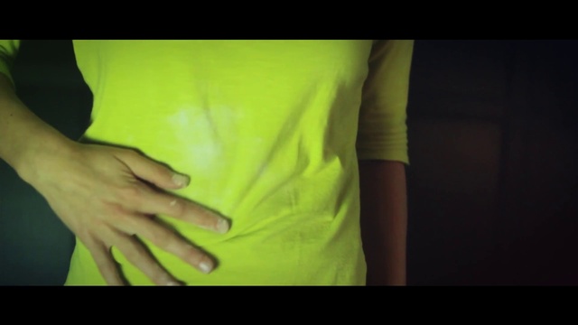 Video Reference N1: Green, Clothing, Yellow, T-shirt, Shoulder, Arm, Hand, Joint, Dress, Abdomen