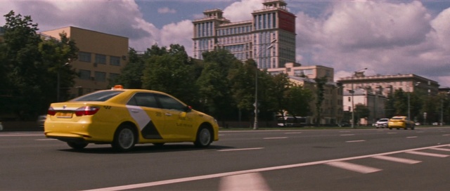 Video Reference N0: Vehicle, Taxi, Car, Mid-size car, Yellow, Mode of transport, Traffic, Full-size car, Road, Asphalt