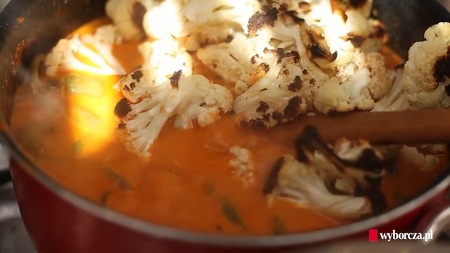 Video Reference N11: Dish, Food, Cuisine, Ingredient, Produce, Recipe, Curry, Gravy, Soup, Stew, Person