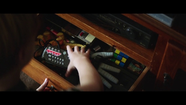 Video Reference N0: Finger, Hand, Room, Games, Technology, Electronic device, Music, Art