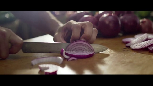Video Reference N0: Red onion, Food, Onion, Vegetable, Purple, Plant, Hand, Allium, Shallot, Photography