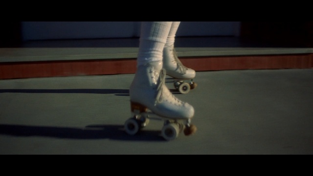 Video Reference N0: Footwear, Sports equipment, Skateboarding Equipment, Recreation, Leg, Skateboard, Shoe, Roller skates, Roller skating, Games