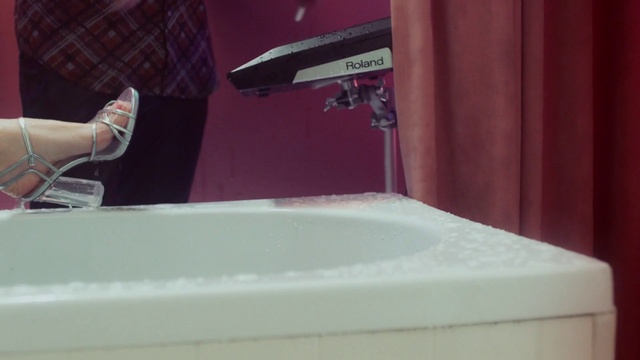 Video Reference N2: Bathroom, Tap, Sink, Plumbing fixture, Room, Pink, Hand, Tile, Bathtub, Material property