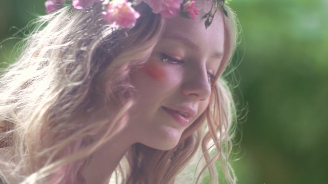 Video Reference N1: human hair color, beauty, pink, girl, hair accessory, blond, grass, hairstyle, long hair, flower