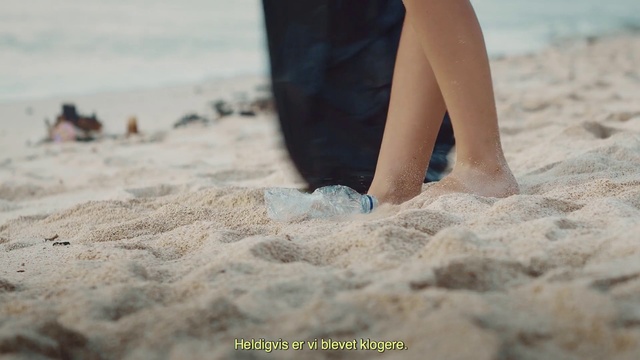 Video Reference N1: Sand, Photograph, Leg, Beach, Human leg, Foot, Sea, Summer, Vacation, Joint
