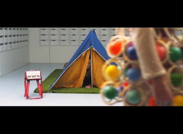 Video Reference N1: play, triangle, fun, toy, cone, square, space, leisure, symmetry, Person
