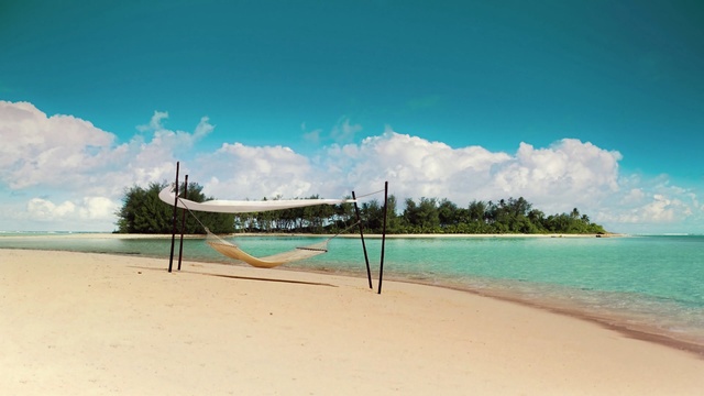 Video Reference N5: volleyball net, net, game equipment, beach, sand, equipment, sea, ocean, island, water, vacation, travel, landscape, coast, sky, shore, holiday, tropical, summer, sport, paradise, wave, coastline, Person