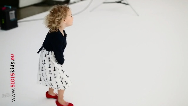 Video Reference N0: White, Clothing, Dress, Child, Pattern, Shoulder, Standing, Fashion, Footwear, Outerwear