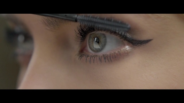 Video Reference N2: eyebrow, eyelash, eye, beauty, close up, cheek, forehead, eye shadow, cosmetics, eye liner