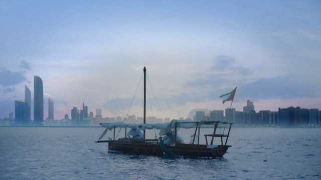 Video Reference N0: Water transportation, Boat, Sky, Atmospheric phenomenon, Vehicle, Dhow, City, Calm, Watercraft, River