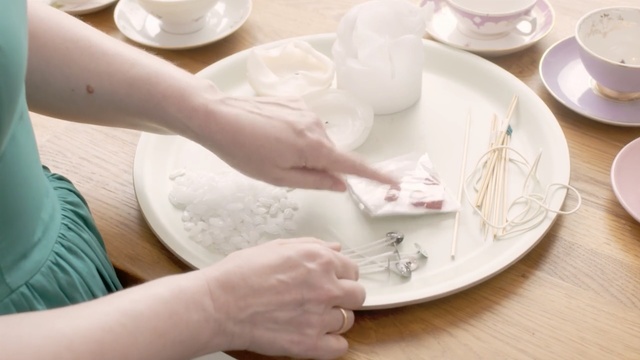 Video Reference N1: Dishware, Porcelain, Plate, Tableware, Hand, Saucer, Nail, Ceramic, Teacup, Table