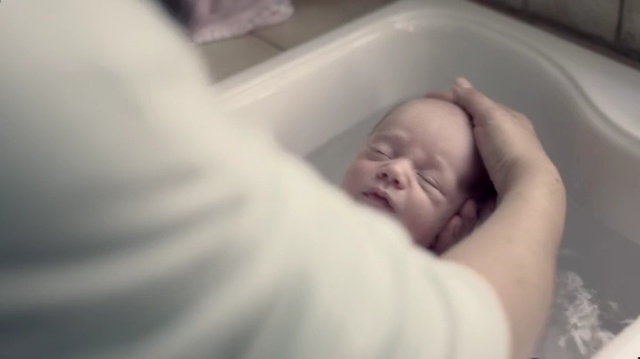 Video Reference N0: Baby, Child, Bathing, Skin, Childbirth, Nose, Cheek, Bathtub, Mouth, Birth