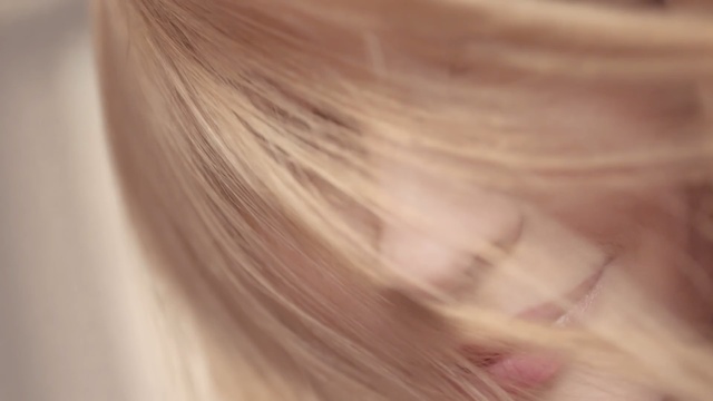 Video Reference N0: Hair, Blond, Skin, Hairstyle, Pink, Beauty, Ear, Hair coloring, Long hair, Chin