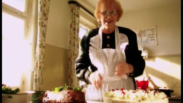 Video Reference N6: food, cuisine, cake decorating, cook, torte, floristry, baking, icing, cake, pastry chef