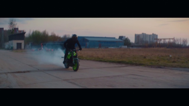 Video Reference N1: Motorcycle, Stunt performer, Stunt, Vehicle, Motorcycling, Mode of transport, Extreme sport, Asphalt, Photography, Recreation