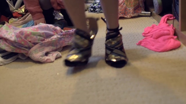 Video Reference N1: Footwear, Pink, Leg, Shoe, Ankle, Human leg, Foot, Fun, Flooring