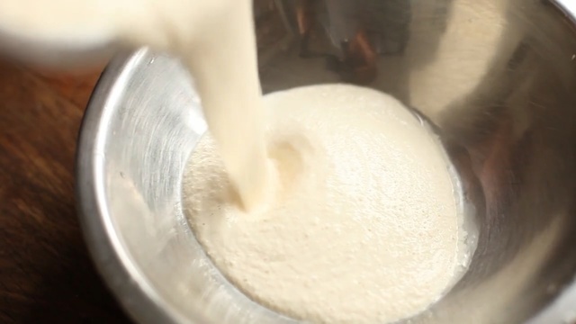 Video Reference N11: Food, Cuisine, Dish, Ingredient, Dairy, Batter, Cream, Cream cheese, Crème fraîche