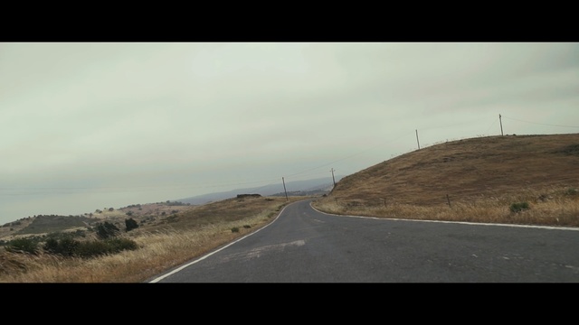 Video Reference N3: Road, Sky, Asphalt, Road trip, Highland, Horizon, Atmospheric phenomenon, Highway, Road surface, Lane