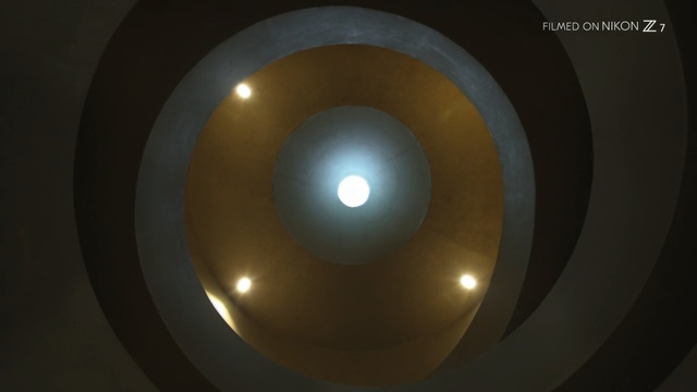 Video Reference N1: Light, Lighting, Circle, Ceiling, Sky, Lens flare, Iris, Lighting accessory, Incandescent light bulb, Space