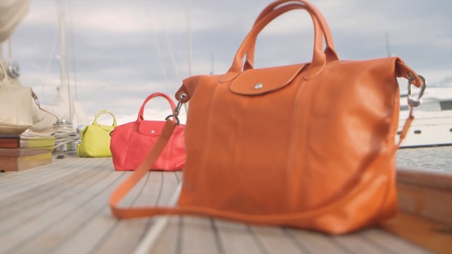 Video Reference N3: Handbag, Bag, Leather, Orange, Fashion accessory, Tan, Shoulder bag, Brown, Peach, Material property